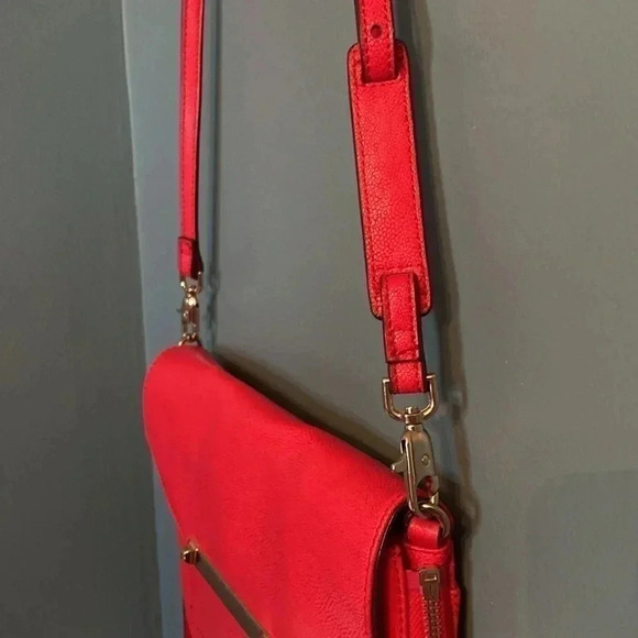 Stella and Dot red crossbody - gold accent - unzip to expand width - Picture 5 of 10